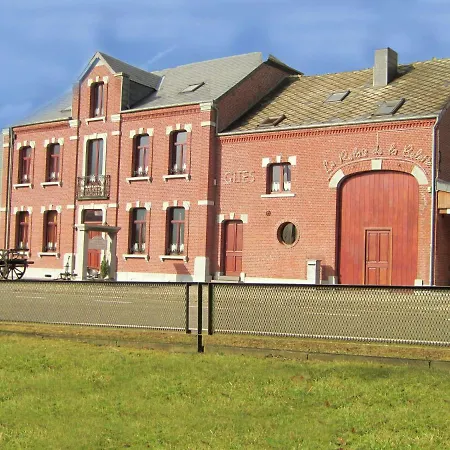Modern In Cul-des-sarts Near Forest
