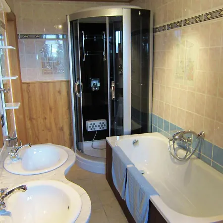 In Cul-des-sarts Near Forest Vakantiehuis