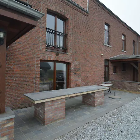 Modern In Cul-des-sarts Near Forest