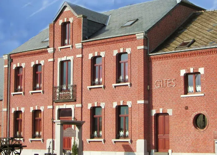 In Cul-des-sarts Near Forest 度假居