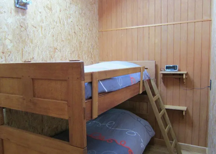 In Cul-des-sarts Near Forest * Riezes